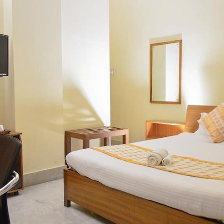 River Breeze Home A Comfort Stay Guwahati Exteriör bild