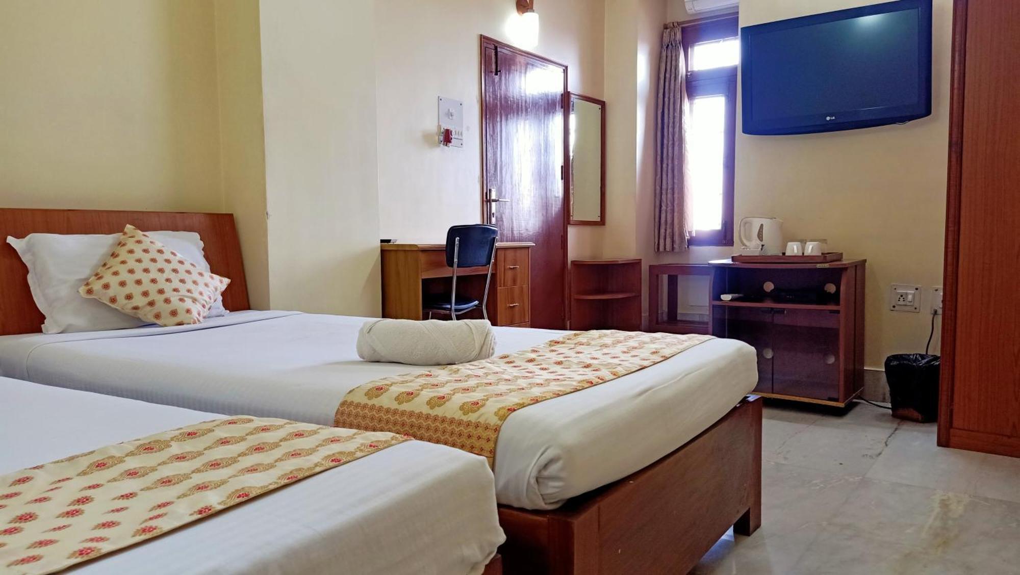 River Breeze Home A Comfort Stay Guwahati Exteriör bild