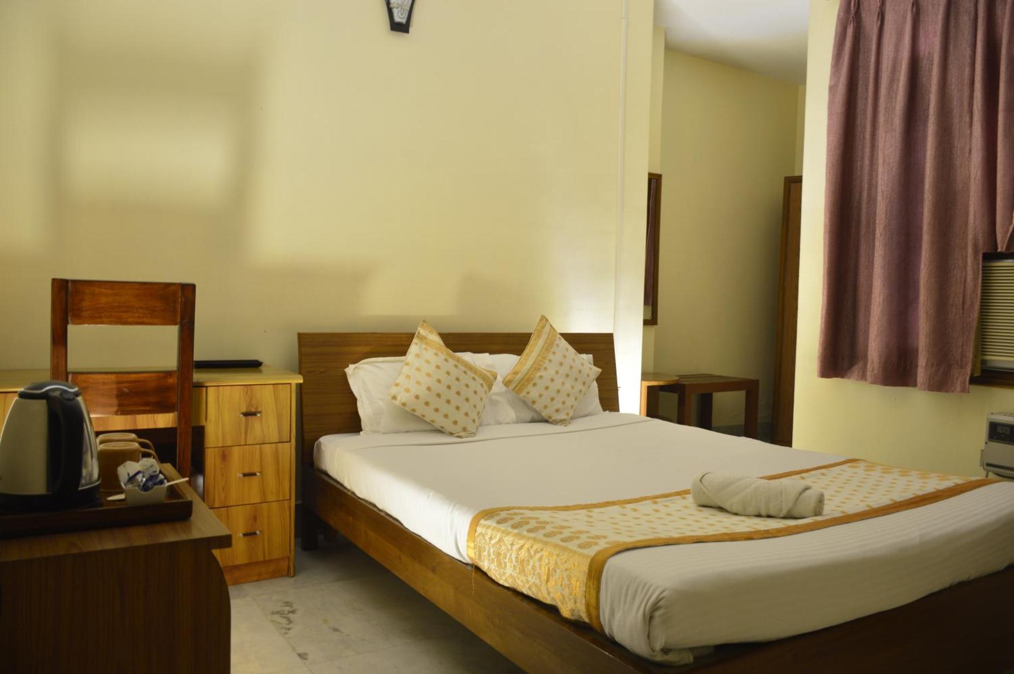 River Breeze Home A Comfort Stay Guwahati Exteriör bild