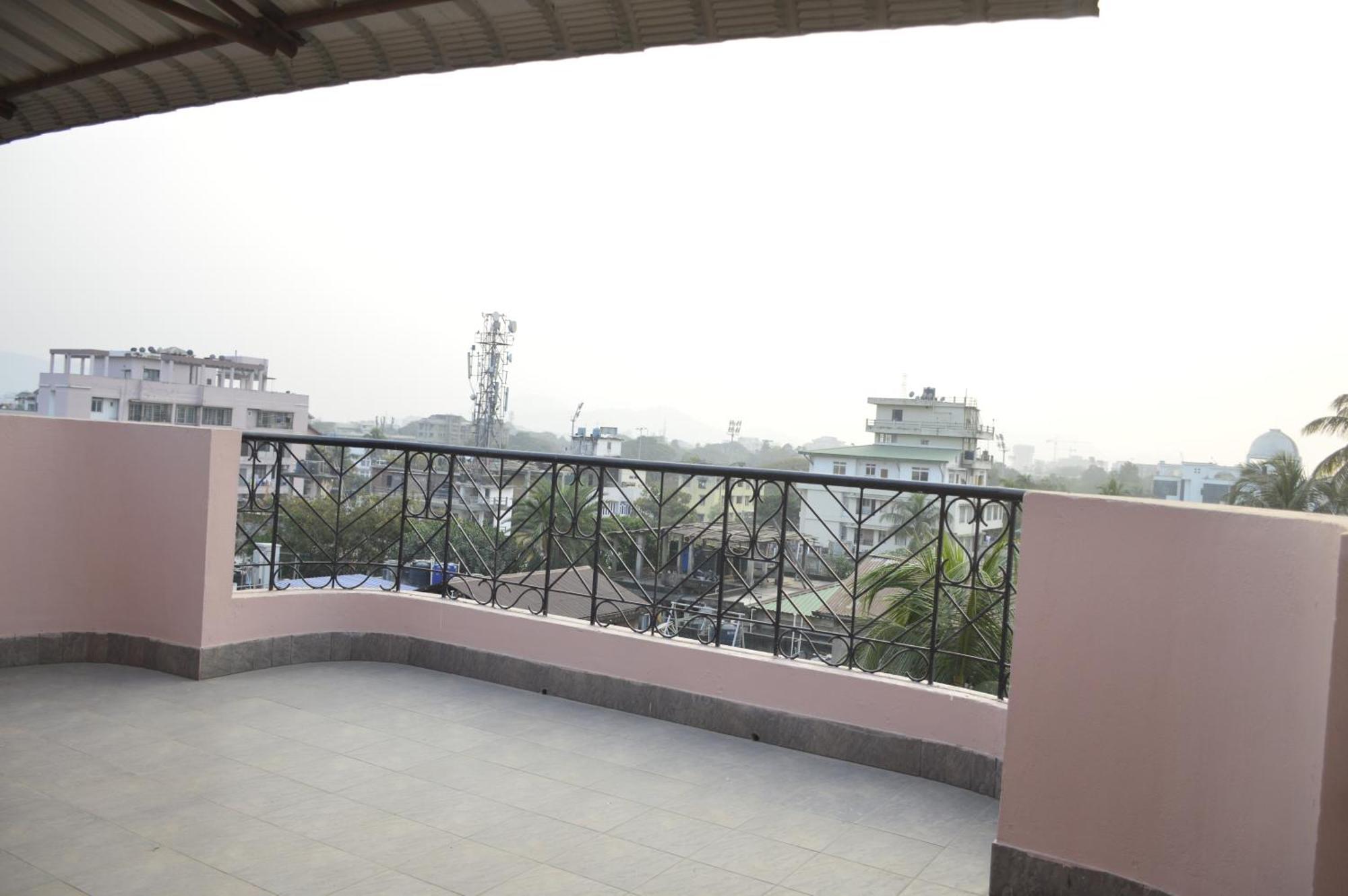 River Breeze Home A Comfort Stay Guwahati Exteriör bild