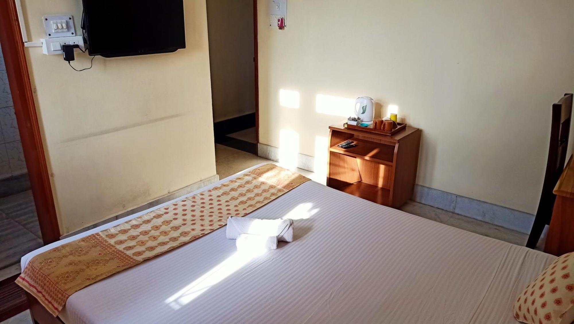 River Breeze Home A Comfort Stay Guwahati Exteriör bild