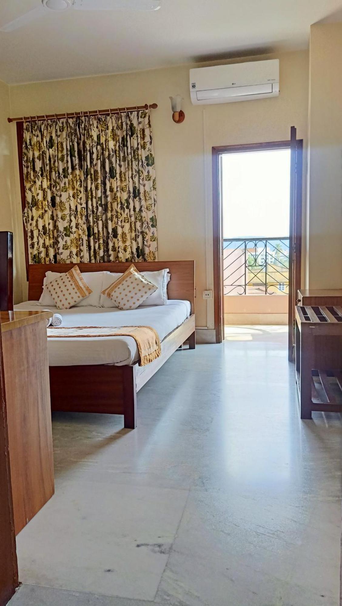 River Breeze Home A Comfort Stay Guwahati Exteriör bild