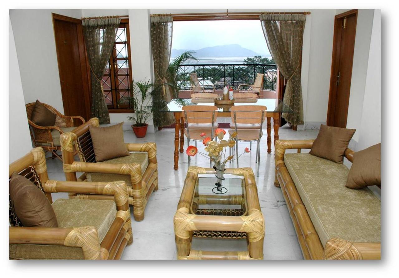 River Breeze Home A Comfort Stay Guwahati Exteriör bild